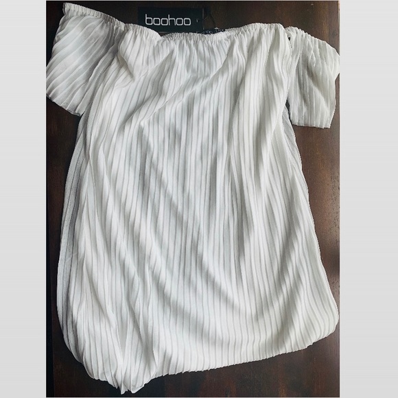 Boohoo Dresses & Skirts - Boohoo Brand Mishi Off Shoulder Pleat Dress